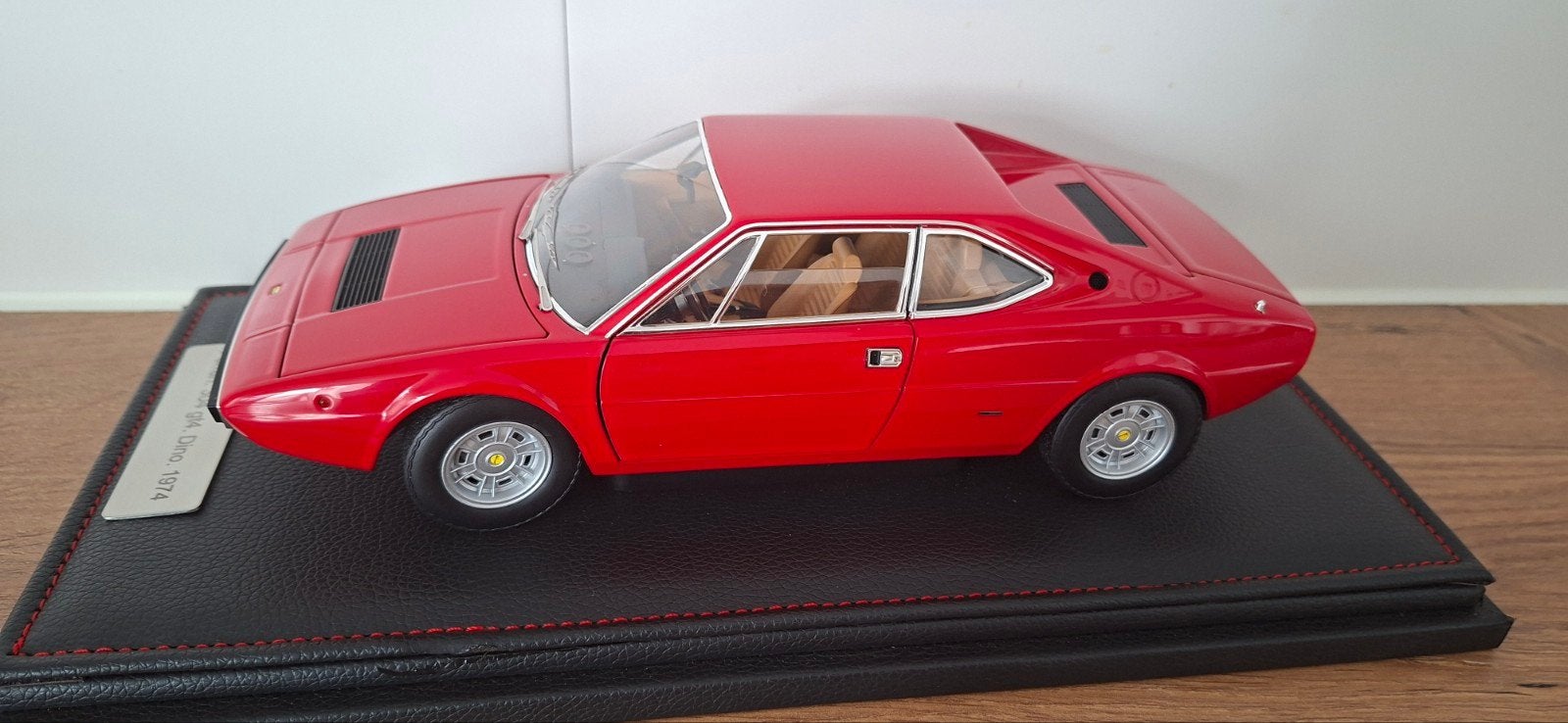Zeldzame Ferrari 308 Dino 1974 Rood Hot Wheels 1:18, Hobby en Vrije tijd, Modelauto's | 1:18, Ophalen of Verzenden, Zo goed als nieuw