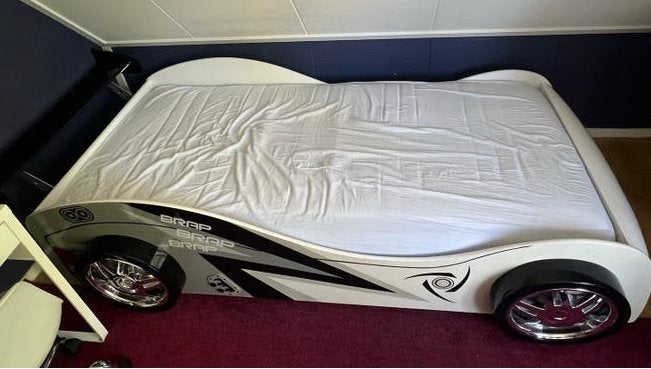 Mooi kinderbed auto met spoiler voor jongenskamer, Ophalen, Gebruikt, Eenpersoons, Wit