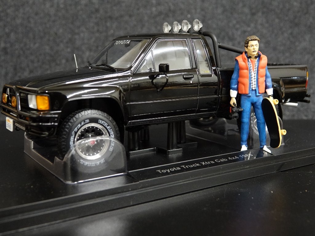 KK-Scale 1:18 Toyota Hilux Back to the Future II en Morty, Overige merken, Auto, Nieuw, Ophalen of Verzenden