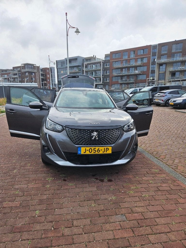 Foto 8 van Peugeot 2008 1.2 Puretech 130pk 2020 Grijs AUT / LEER / PANO