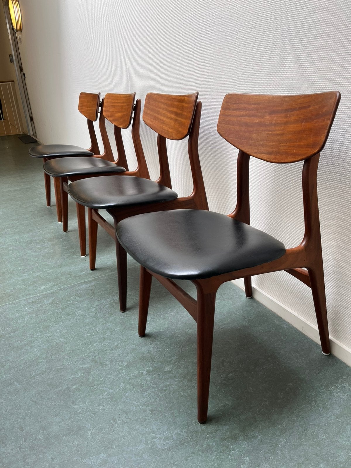4 mooie Louis van Teeffelen eetkamer stoelen., Ophalen, Gebruikt, Zwart, Jaren '60