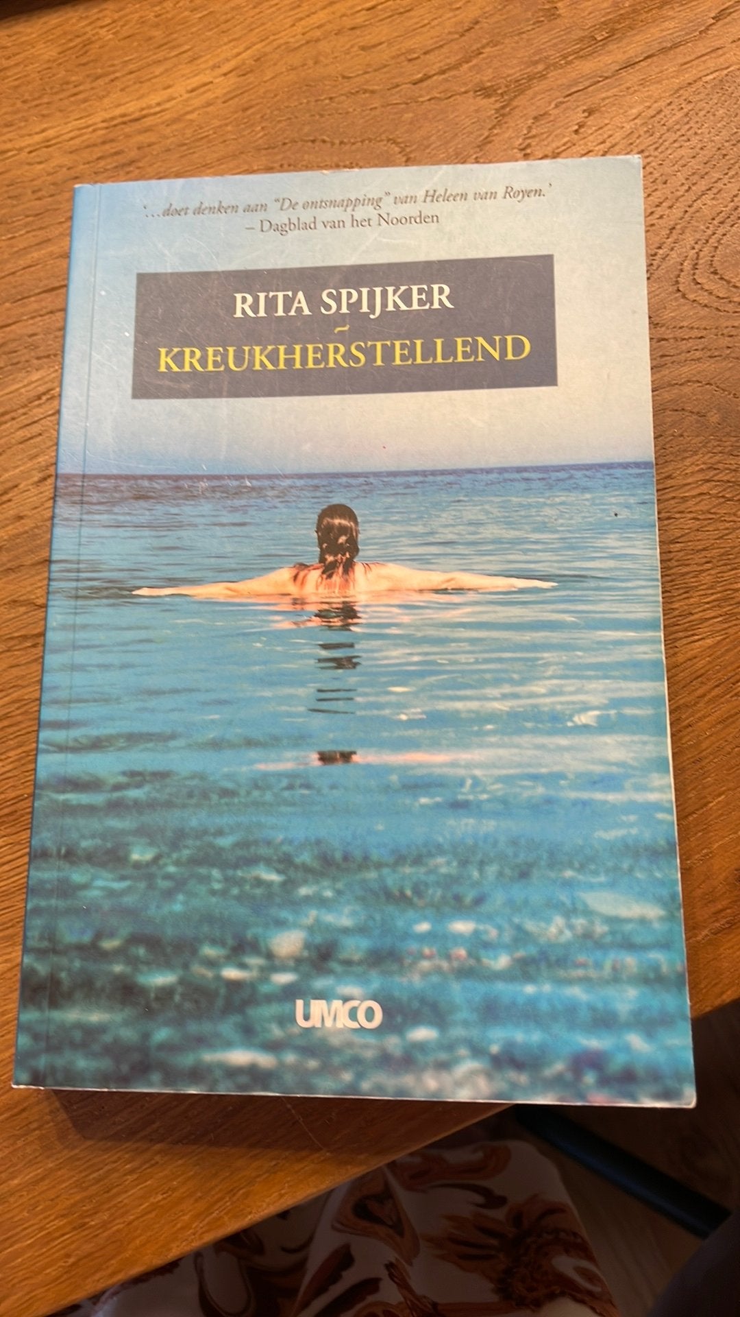 R. Spijker - Kreukherstellend, Boeken, Literatuur, Zo goed als nieuw, Ophalen of Verzenden