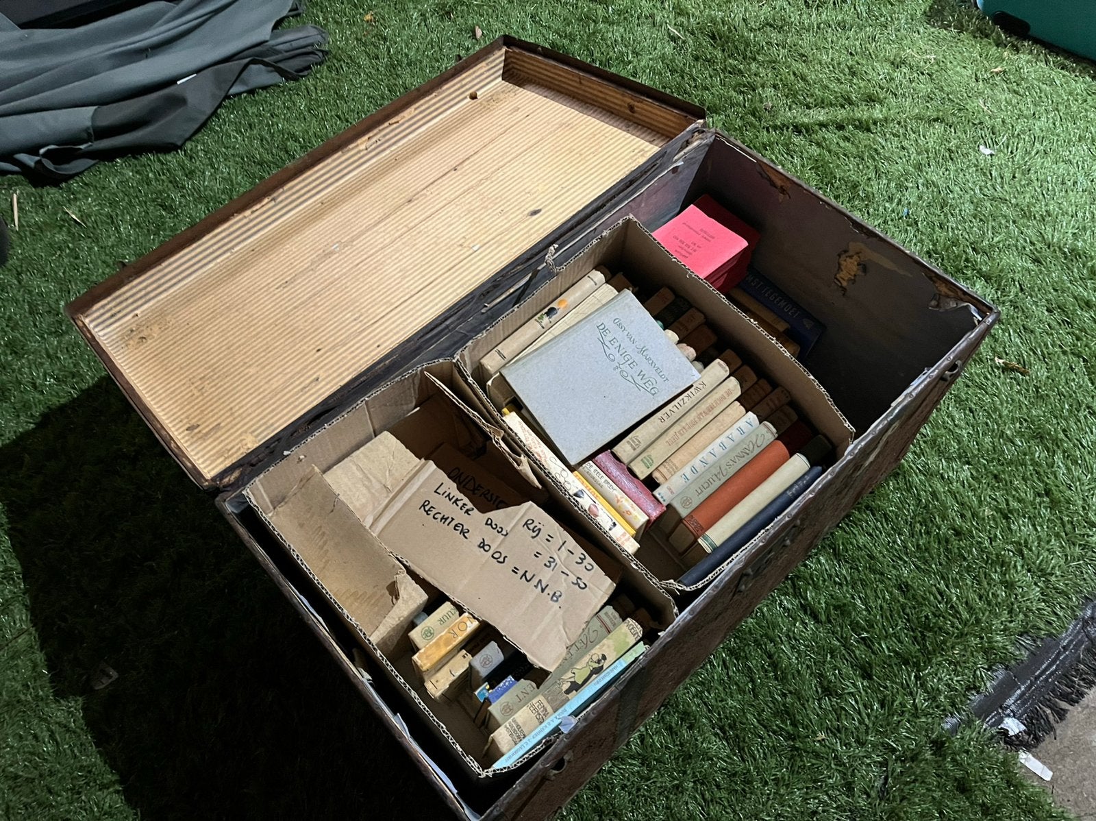 Boekenkist met oude boeken, Ophalen, Gelezen, Diverse auteurs