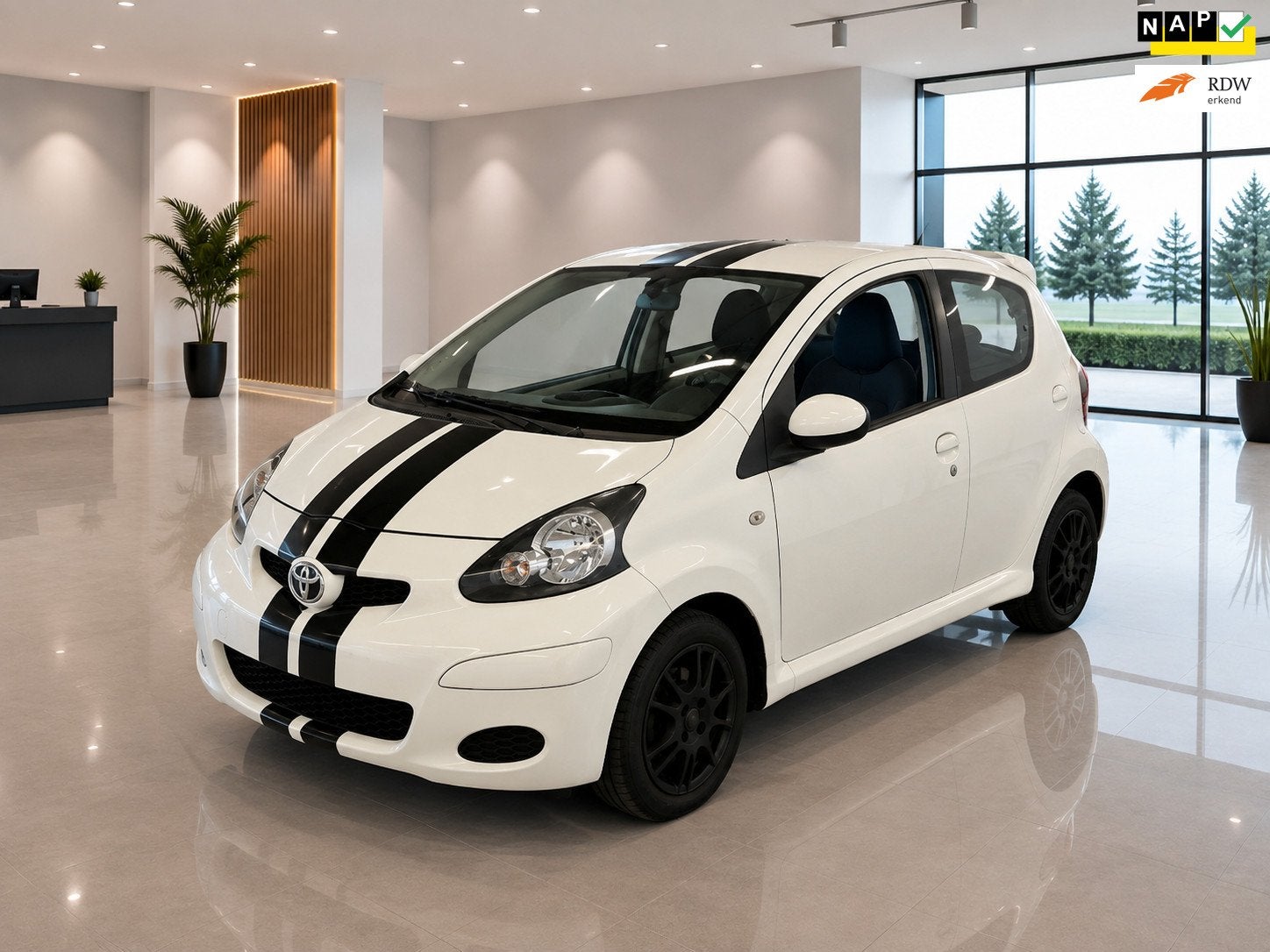 Toyota Aygo 1.0 NAP 5D Airco Nieuwe APK Elek.ramen Velgen 1e, Dealer onderhouden, Gebruikt, 4 stoelen, Origineel Nederlands