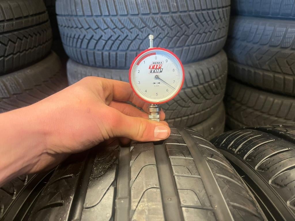 4x 215/65R17 Pirelli Zomerbanden, Ophalen, Band(en), 3013AM, Zomerbanden