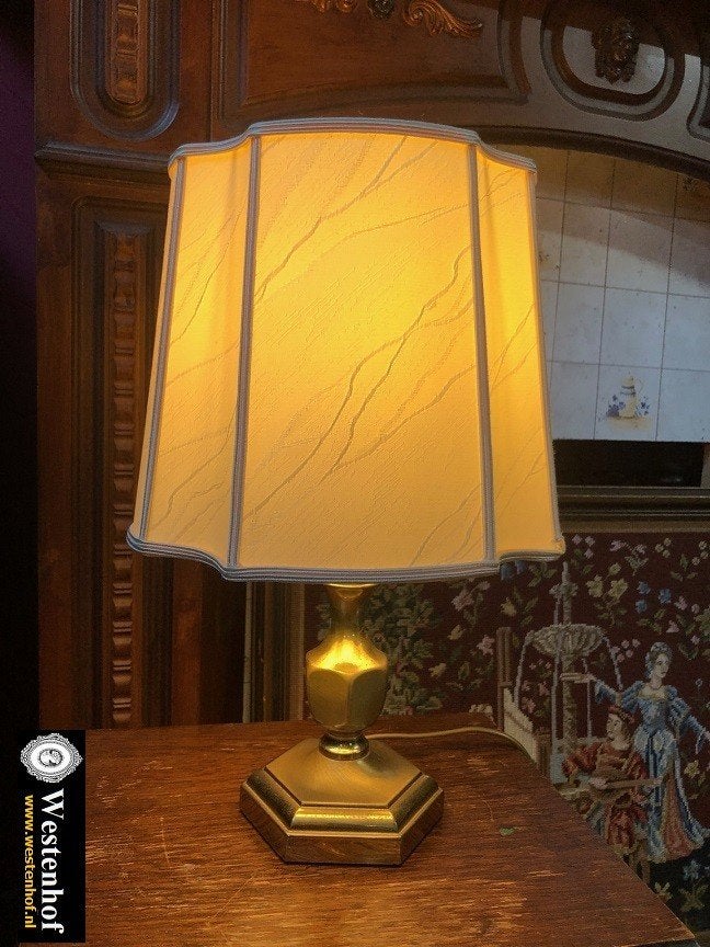 Brocante tafellamp messing goud met klassiek lampenkap crème, Verzenden