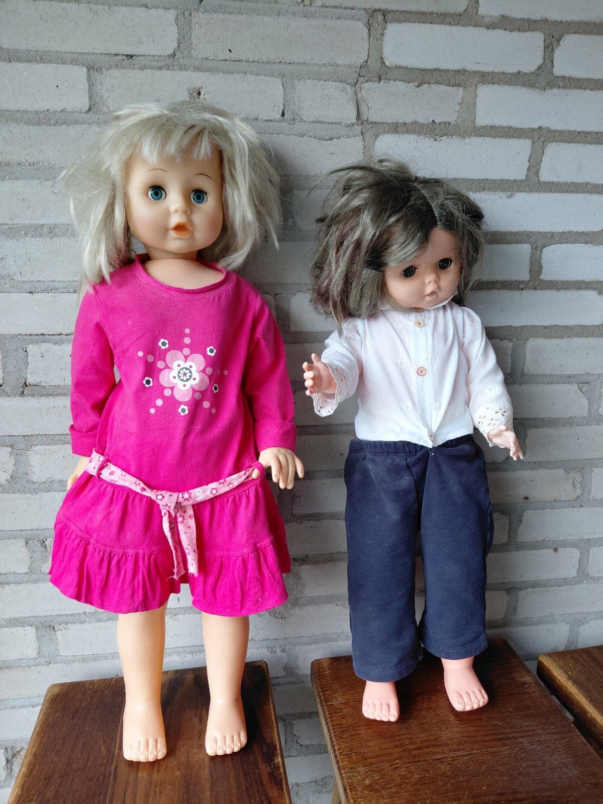 Twee vintage poppen - blond en bruin haar, Ophalen of Verzenden, Gebruikt, Pop