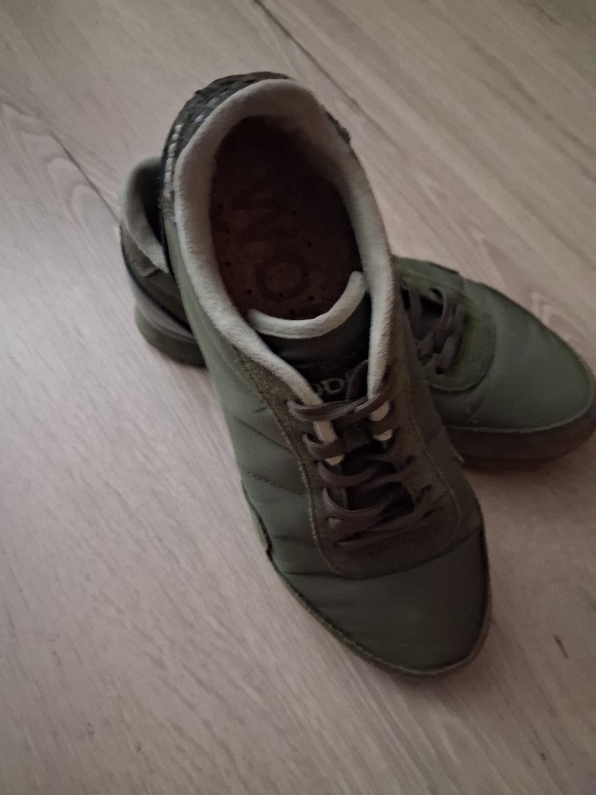 WODEN maat 39 - Kleur Groen. Kurken binnenzool.Keurig netjes, Ophalen of Verzenden, Zo goed als nieuw, Groen, Sneakers of Gympen