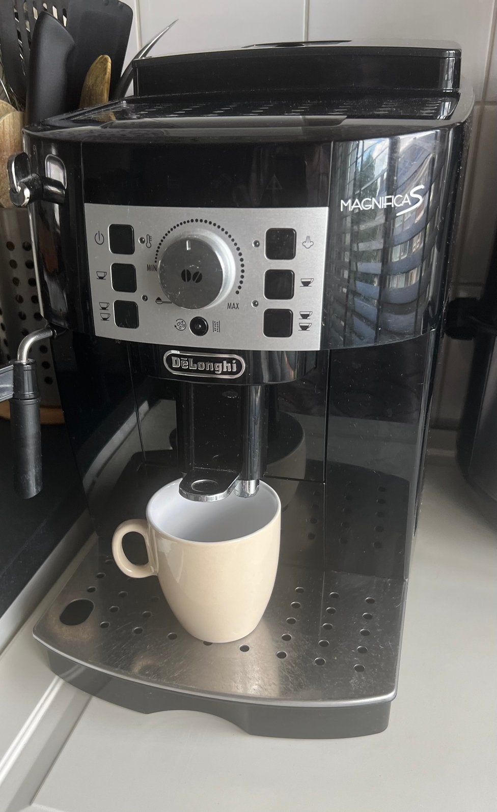 Delonghi koffiemachine, Witgoed en Apparatuur, Koffiezetapparaten, Ophalen of Verzenden, Zo goed als nieuw, Koffiemachine