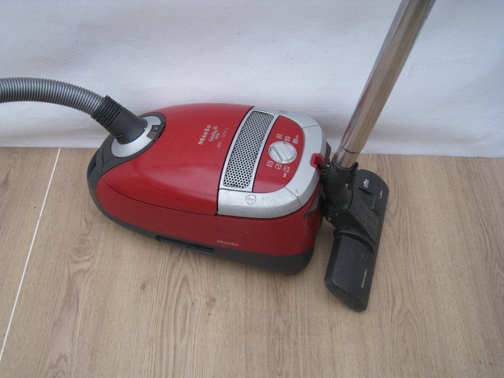 Zeer krachtige 2200 watt Miele Cat & Dog 5000 stofzuiger, Gebruikt, Miele, 2000 watt of meer, Sledestofzuiger