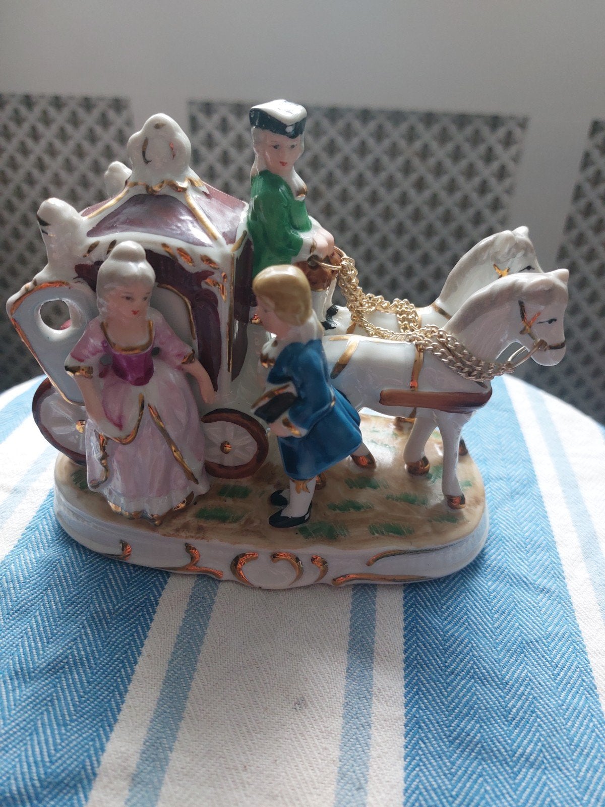 Vintage porseleinen koets met paarden en figuren - 11 cm, Antiek en Kunst, Ophalen of Verzenden