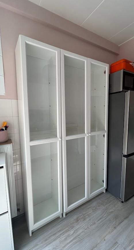 Witte IKEA Billy / Oxberg boekenkast met glazen deuren, Ophalen, Met deur(en), 100 tot 150 cm, 200 cm of meer