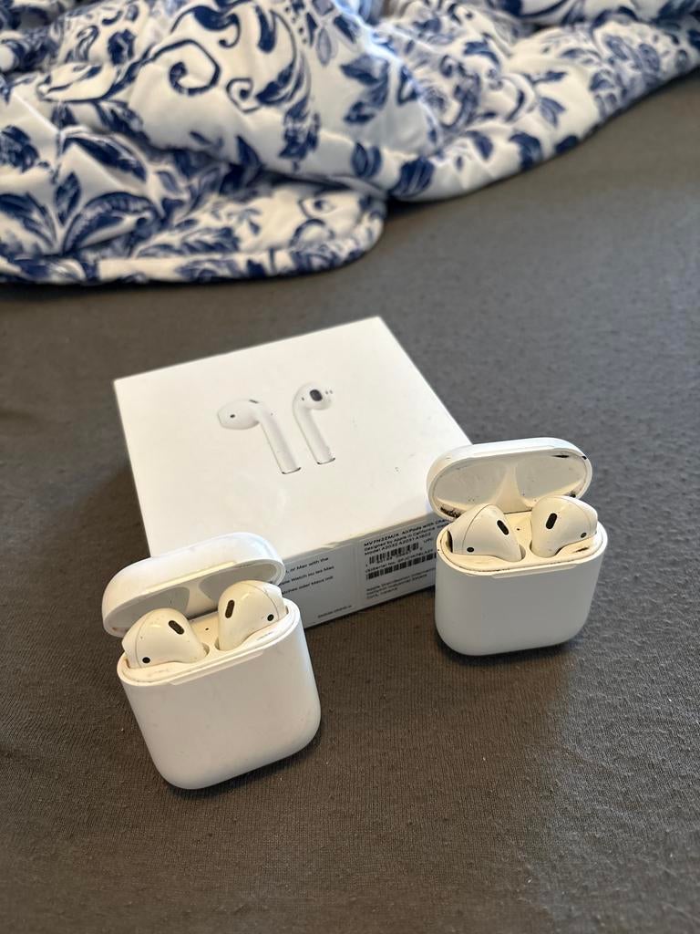 Apple AirPods (2e generatie) met oplaadcase, Ophalen of Verzenden, Gebruikt, Draadloos