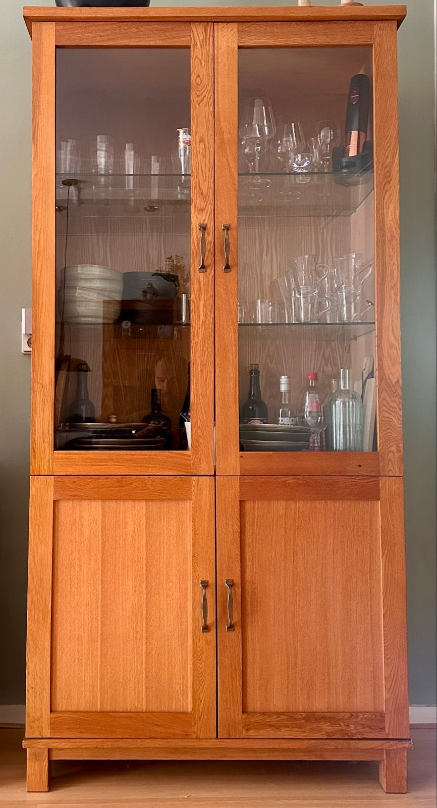 Eiken vitrinekast met glas en planken, Ophalen, Gebruikt, Eikenhout, 50 tot 100 cm