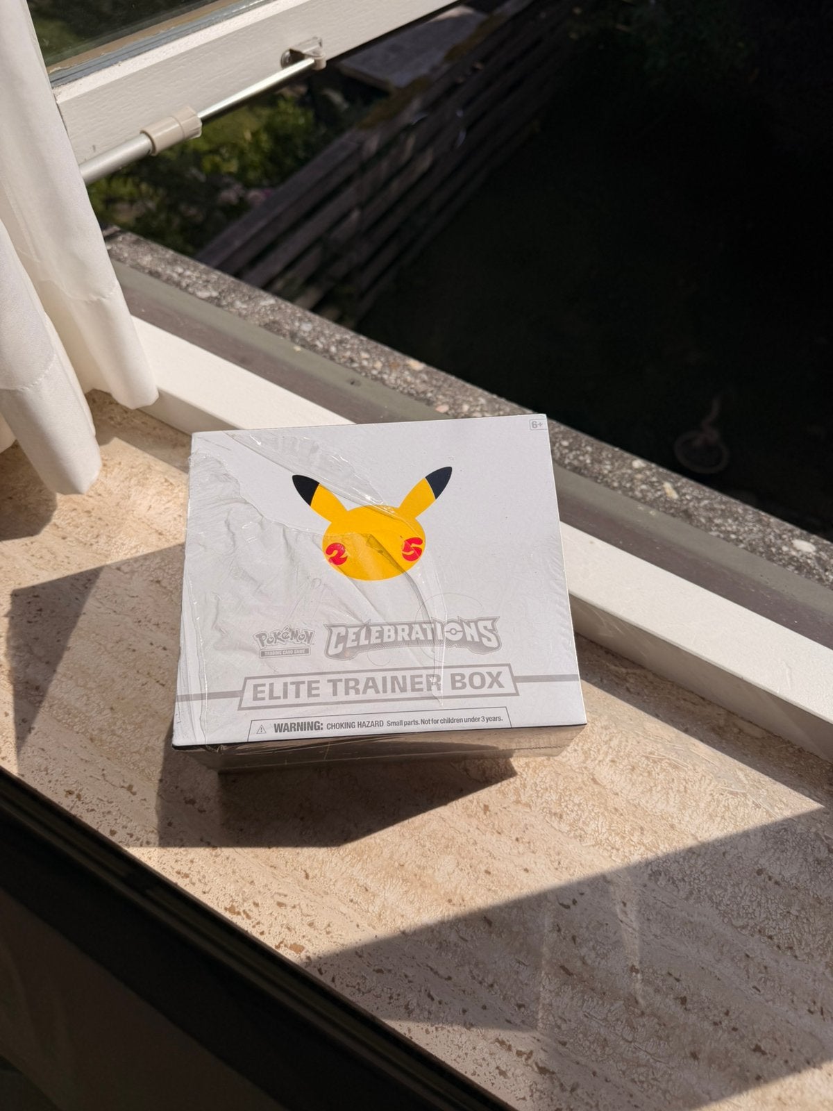 Pokemon celebrations elite trainer box, Verzenden, Nieuw, Boosterbox