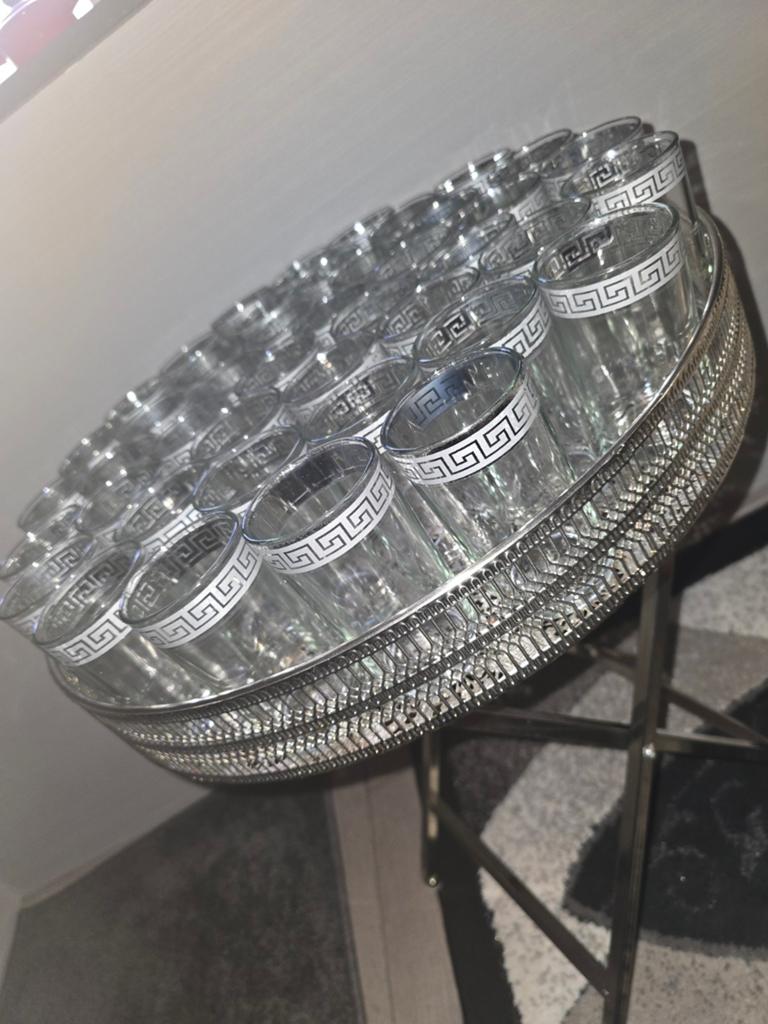 Te koop! Set van 48 glazen met Grieks sleutelpatroon, Ophalen, Glas of Glazen, Gebruikt, Glas
