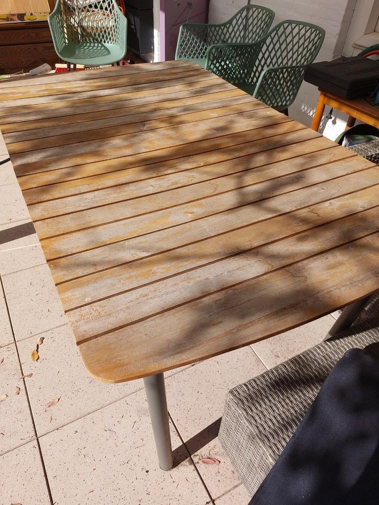 VANDAAG WEG Tuintafel met lichte wiebel, kan nog prima mee, Ophalen of Verzenden, Gebruikt, Rechthoekig, Hout