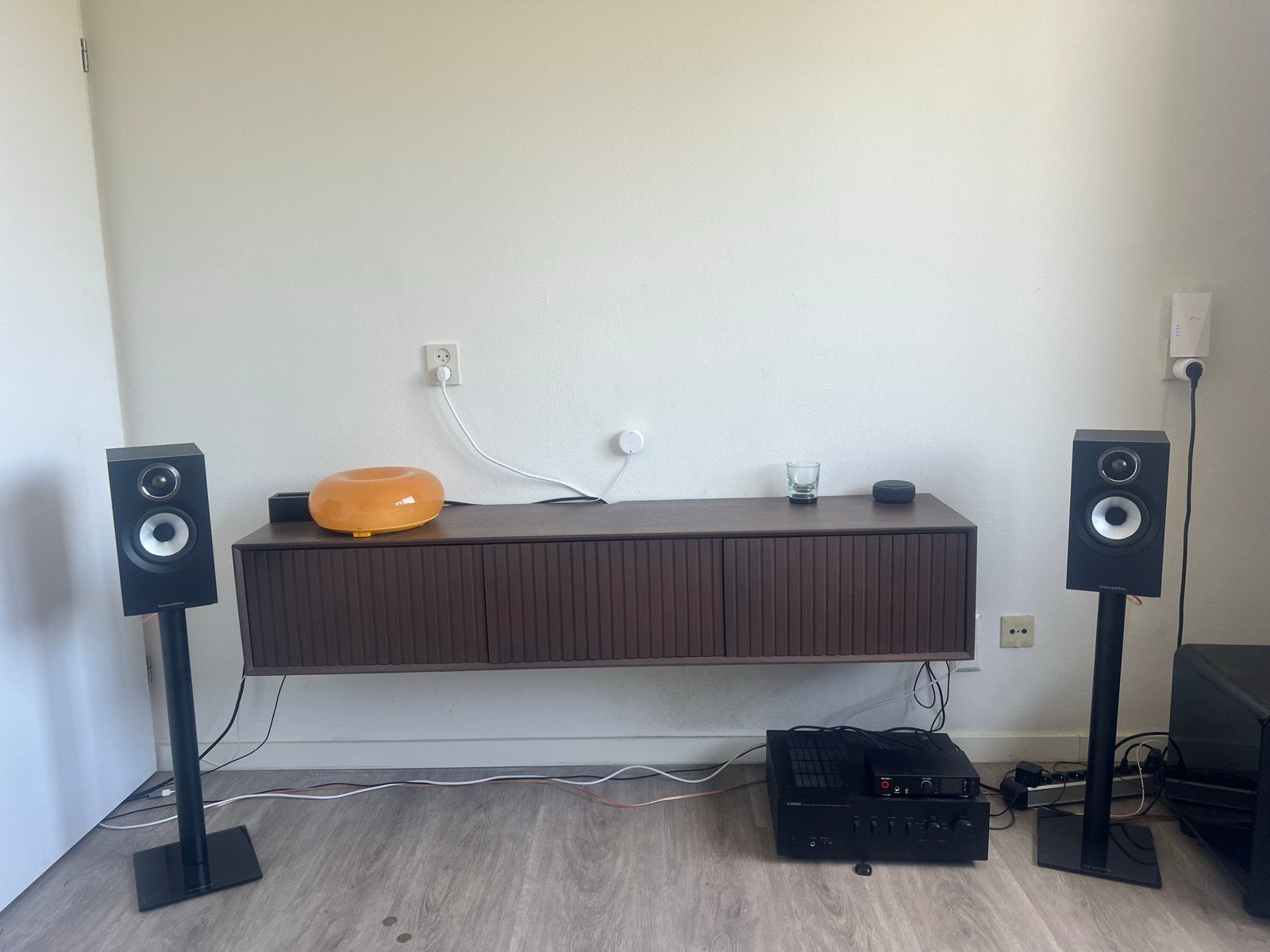 Bowers & Wilkins 607 s3 speakers