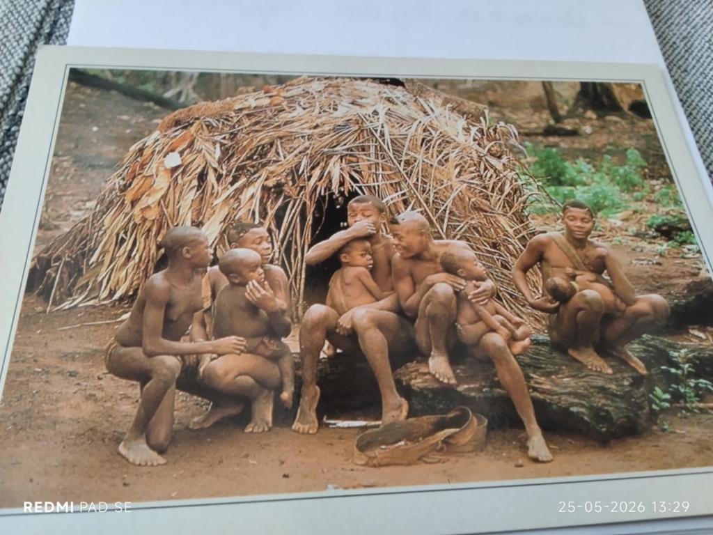 Pygmeeën in Centraal-Afrika - Unieke foto en tekst, Ophalen of Verzenden, Voor 1940, Overige onderwerpen