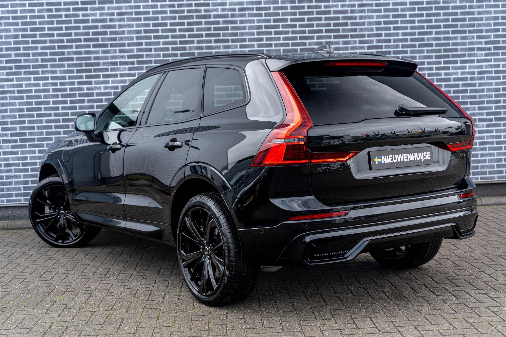 Volvo XC60 2.0 T6 Plug-in Hybrid AWD Ultra Black Edition | P, 12 maanden, Gebruikt, Euro 6, 4 cilinders