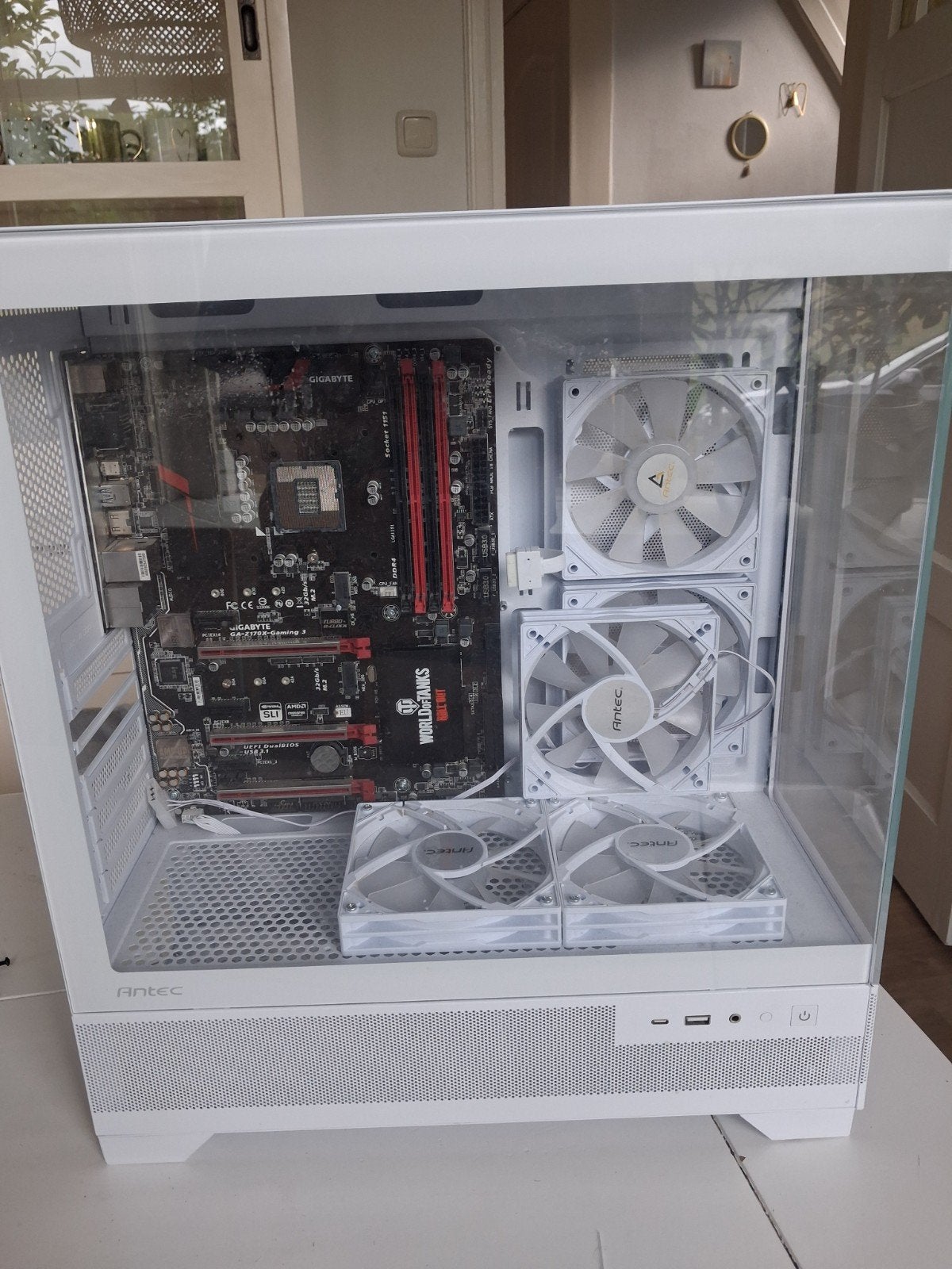 Mooite Witte antec computer kast. (MOEDERBORD IS DEFECT), Computers en Software, Desktop Pc's, Ophalen, Gebruikt, Onbekend, Antec