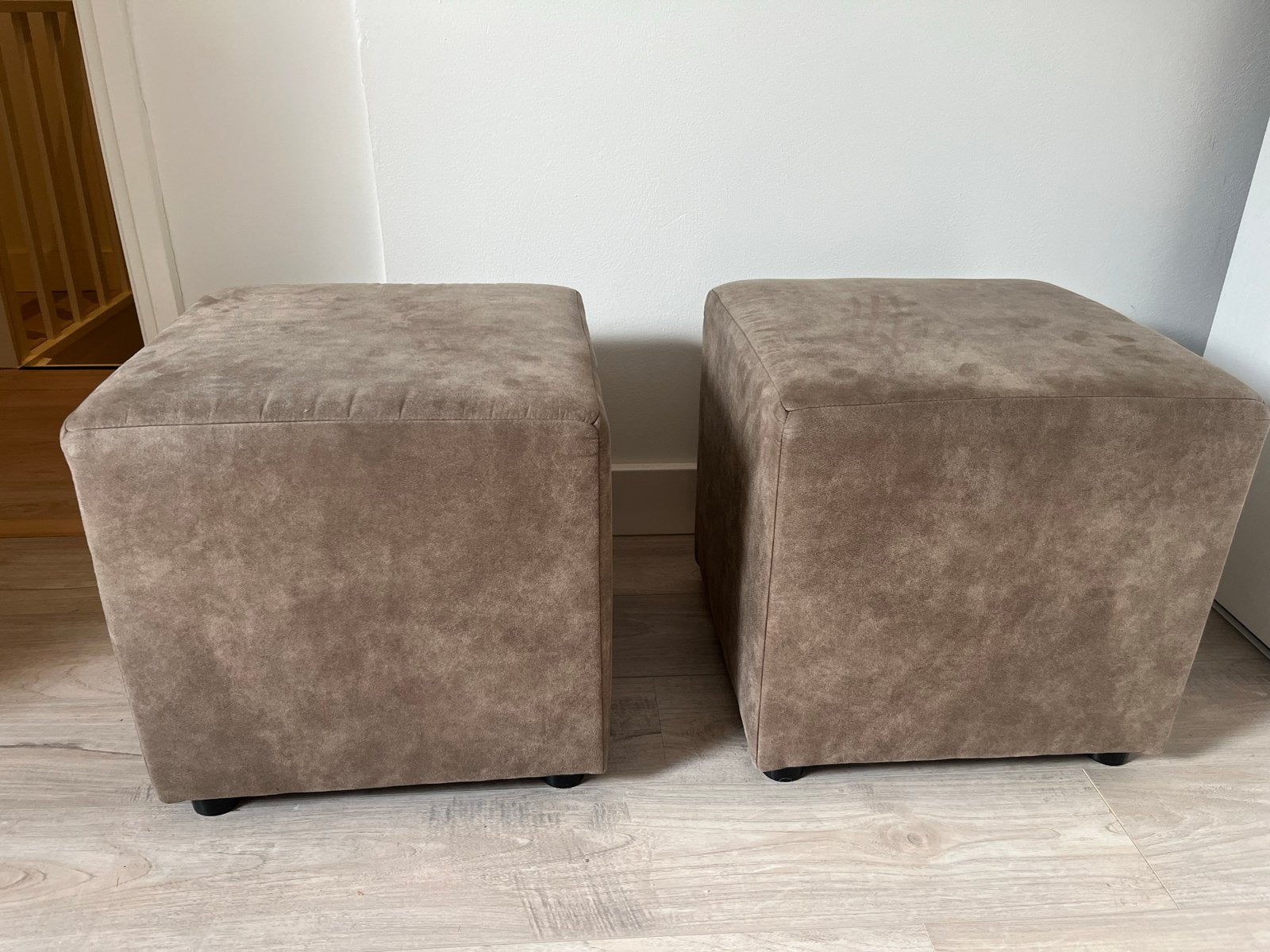 2 Bruine Poefen - Comfortabel en Stijlvol, Huis en Inrichting, Ophalen, Minder dan 50 cm, Gebruikt, Vierkant