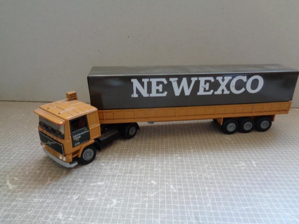 tekno volvo newexco huiftrailer, Hobby en Vrije tijd, Modelauto's | 1:50, Ophalen of Verzenden, Zo goed als nieuw, Bus of Vrachtwagen