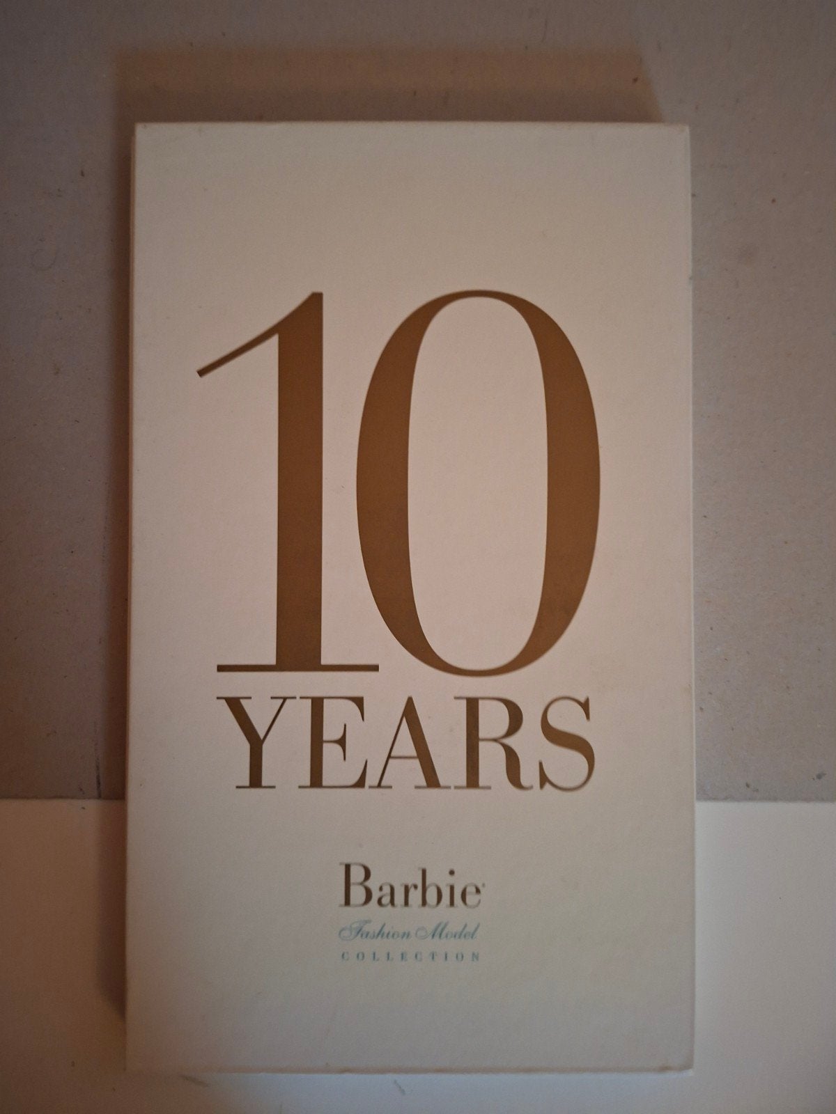 10 years barbie silkstone boek verzamel barbie, Verzamelen, Verzenden