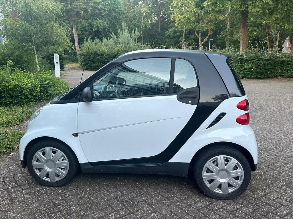 Smart ForTwo 1.0 45KW Coupe MHD AUT 2009 Zwart *ALS NIEUW*, Auto's, Automaat, 18 €/maand, 61 pk, Origineel Nederlands