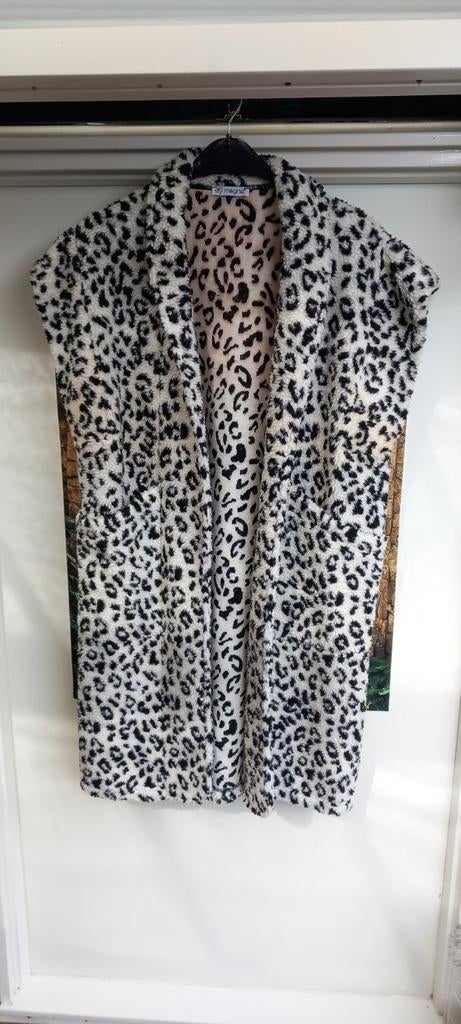 Mooi vest merk Magna, Ophalen, Zo goed als nieuw, Maat 46/48 (XL) of groter, Zwart
