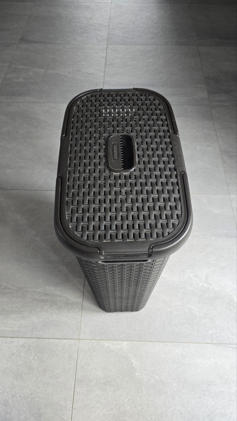 Curver wasmand bruin met deksel, Huis en Inrichting, Ophalen