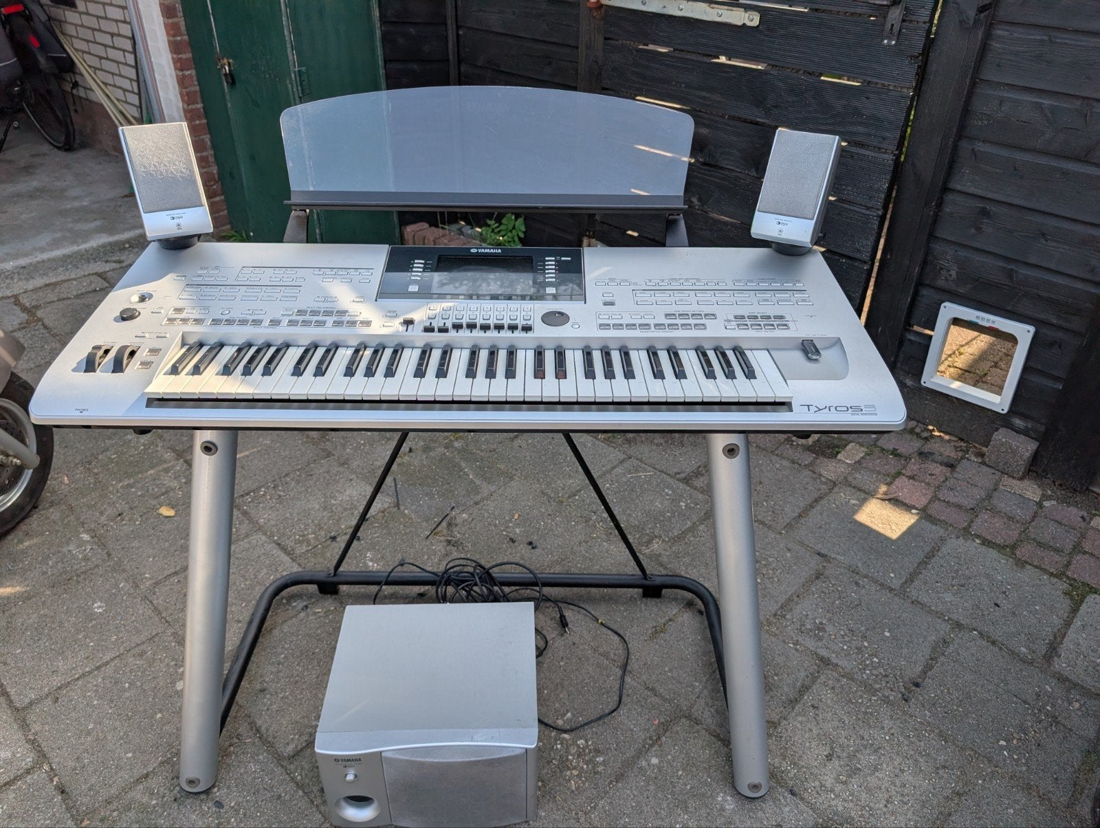 Yamaha Tyros 3 Digital Workstation met speakers en standaard, Muziek en Instrumenten, Keyboards, Ophalen, Yamaha, Midi-aansluiting