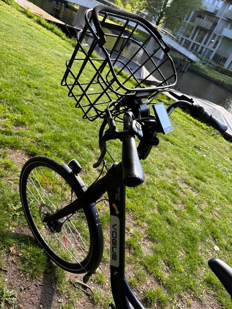 Vogue Infinity Electrische fiets - E-bike met Basil bremen, Minder dan 30 km per accu, Zo goed als nieuw, 47 tot 51 cm, Ophalen