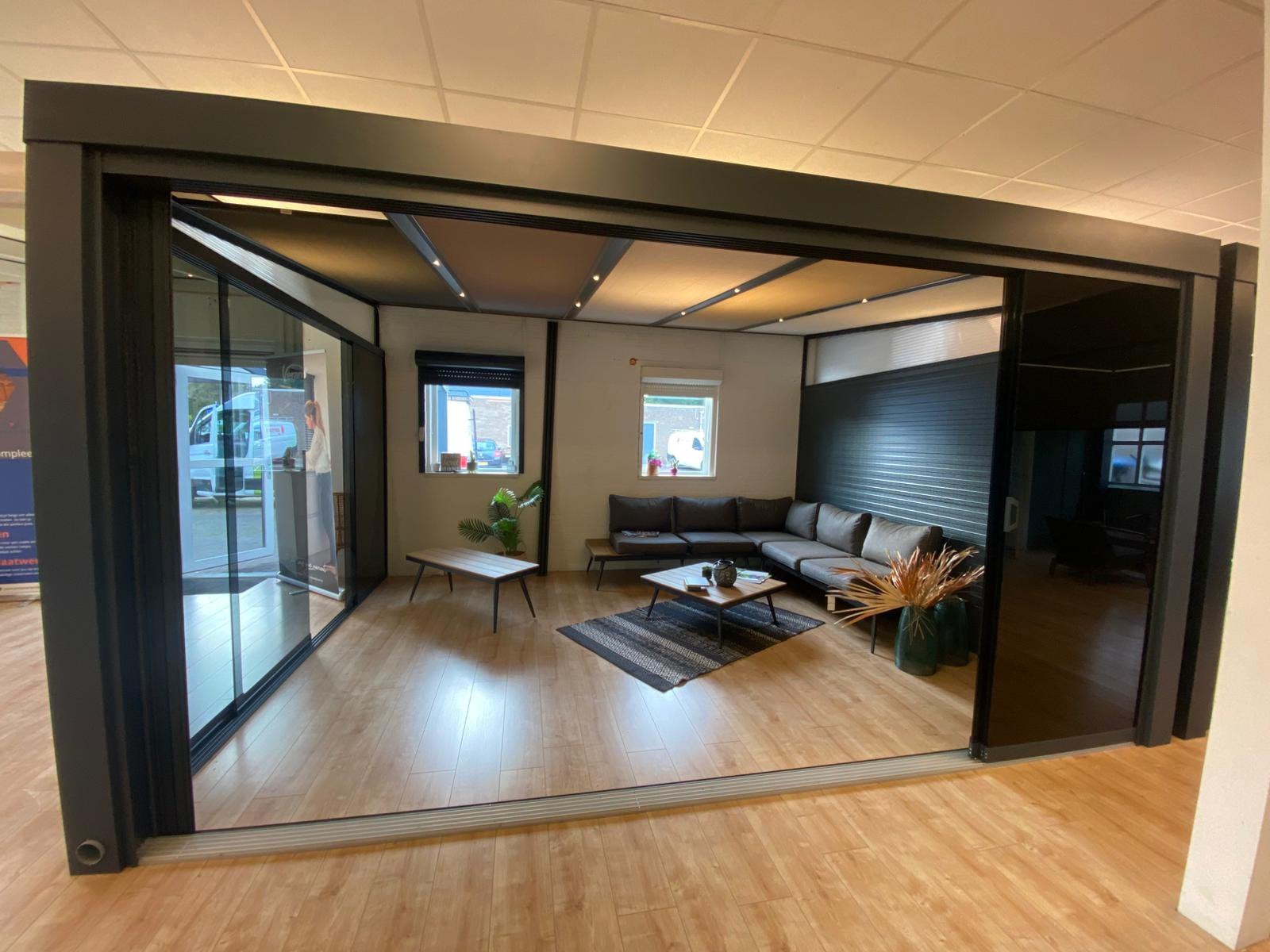 Veranda Tuinkamer 450 x 350 / Zonwering / Glazen wanden, Ophalen, Emba, Zo goed als nieuw, Emba