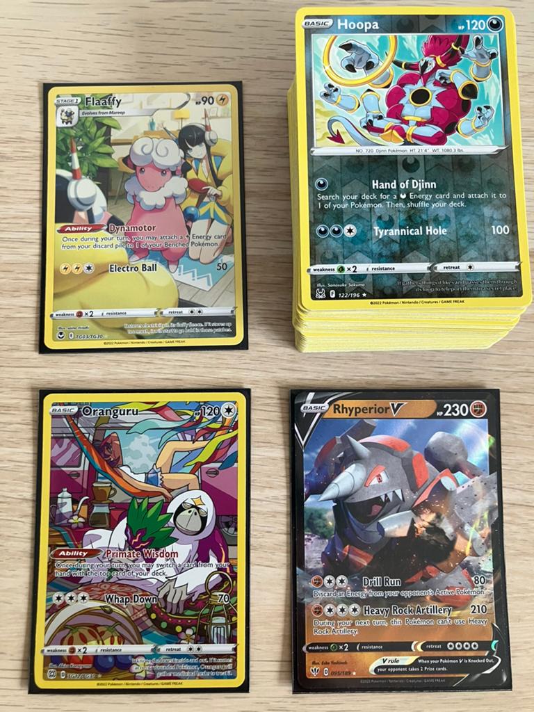 KADO TIP Set van 100 verschillende originele Pokemon kaarten, Ophalen of Verzenden, Zo goed als nieuw, Meerdere kaarten, Foil