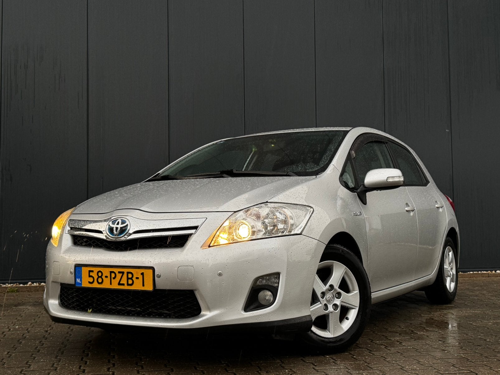 Toyota Auris 1.8 Full Hybrid 5DR CVT DEALERONDERHOUDEN, 4 cilinders, Origineel Nederlands, 26 km/l, Auris