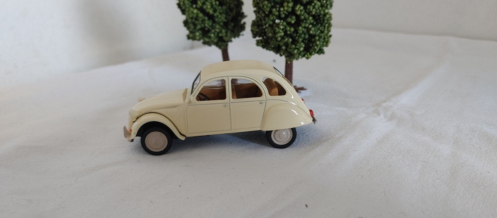 citroen 2CV 1:43 beige, Verzenden, Auto, Norev