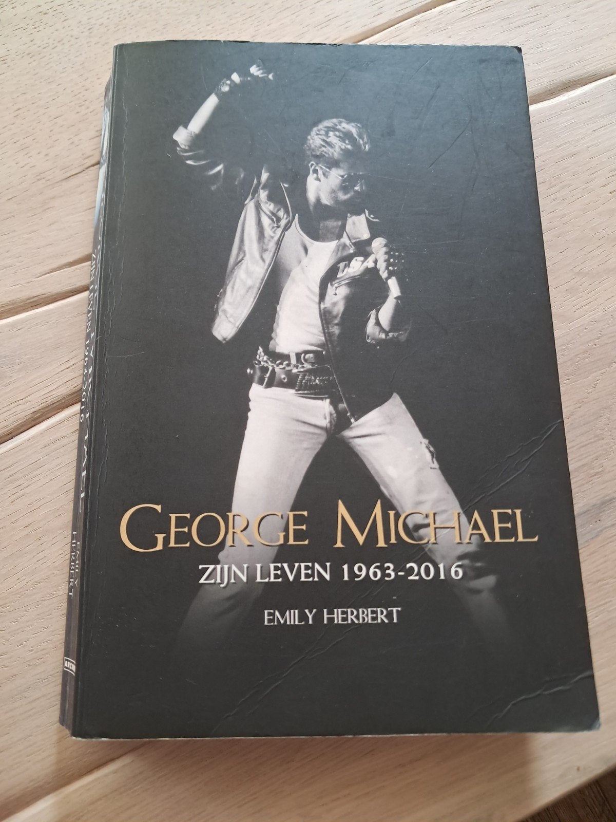 George Michael: Zijn Leven 1963-2016 - Emily Herbert, Ophalen of Verzenden, Zo goed als nieuw, Emily Herbert, Film, Tv en Media