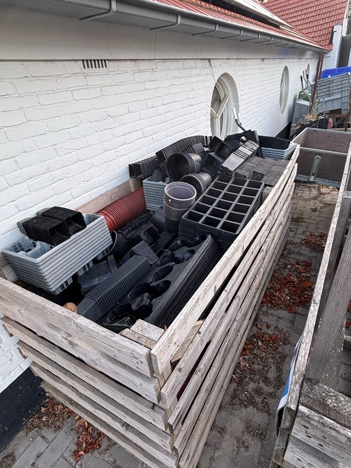 Gratis afhalen partij diverse plantenpotten en kweekbakken, Ophalen, Kunststof, Gebruikt, Minder dan 30 cm