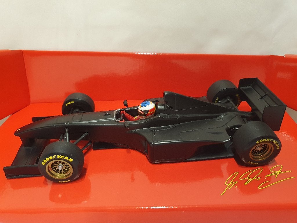 Michael Schumacher Ferrari F300 Fiorano Testcar 1:18, Ophalen of Verzenden, Zo goed als nieuw, Auto, MiniChamps