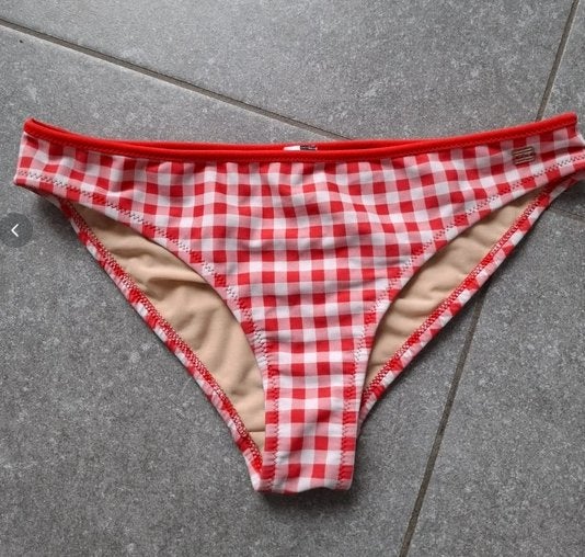 Bikini slip Tommy Hilfiger maat 38 nieuw, Kleding | Dames, Verzenden, Nieuw, Bikini, Rood