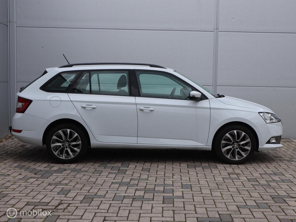 Skoda Fabia 1.0 TSI Trekhaak CarPlay Airco Cruise 16 inch LM, Voorwielaandrijving, Stof, Gebruikt, 95 pk