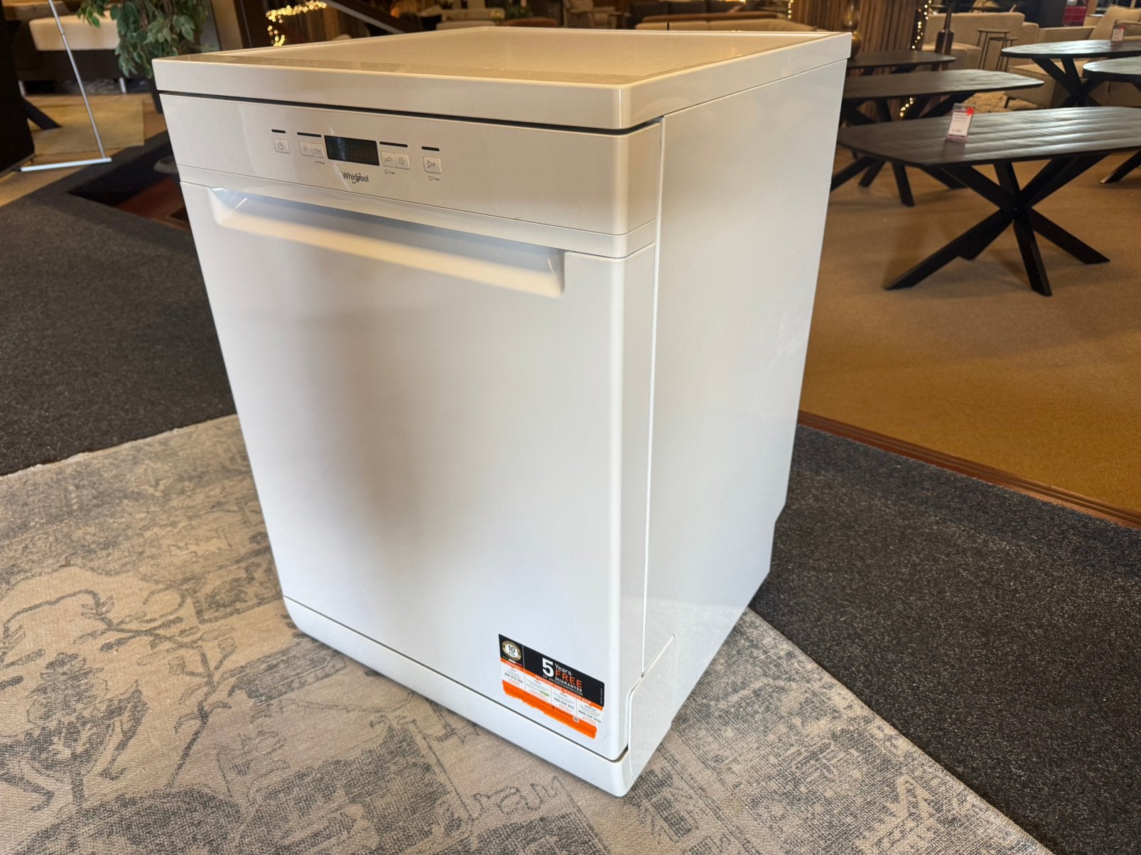 Whirlpool Vaatwasser €239,- Vrijstaand Direct/Leverbaar, Ophalen, Eco programma, Minder dan 10 liter, Zo goed als nieuw