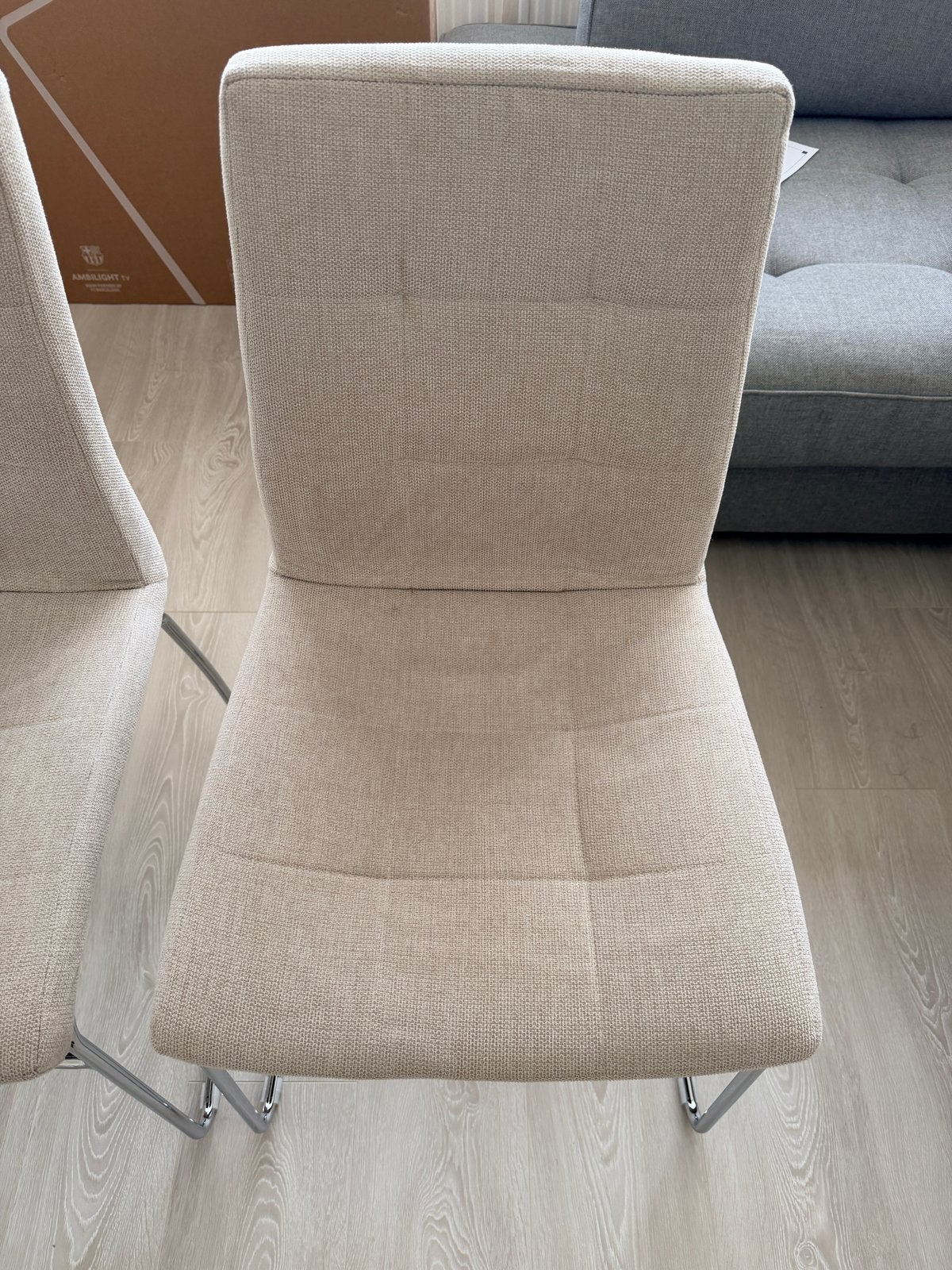 Foto 3 van JYSK Hammel eetkamerstoelen - Beige stof, chroom onderstel