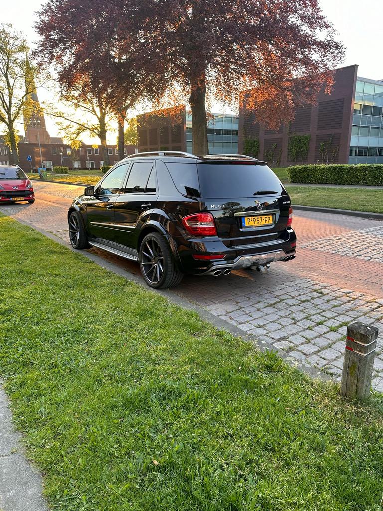 Mercedes-Benz ML63 AMG, Auto's, Mercedes-Benz, Zwart, Bedrijf, 6 km/l, 147 €/maand