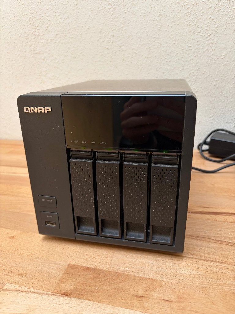 QNAP TS-412 NAS met 4x 2TB (8TB totaal), Computers en Software, Ophalen, Zo goed als nieuw