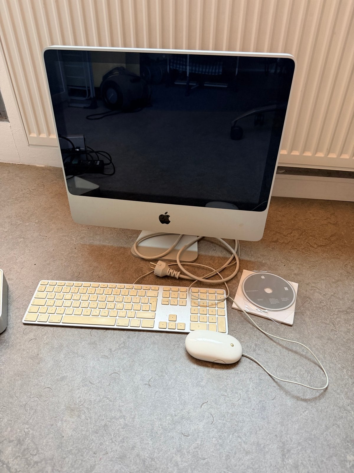 iMac 2008 (20-inch) met installatie disks, Computers en Software, Apple Desktops, Ophalen, Gebruikt, 2 tot 3 Ghz, 20 inch