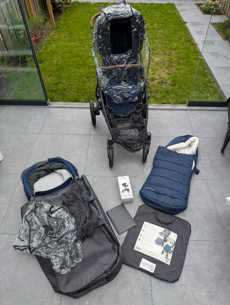 UPPAbaby Vista V2 Noa Navy 2022 – Complete set met extra’s, Zo goed als nieuw, Combiwagen, Verstelbare duwstang, Ophalen