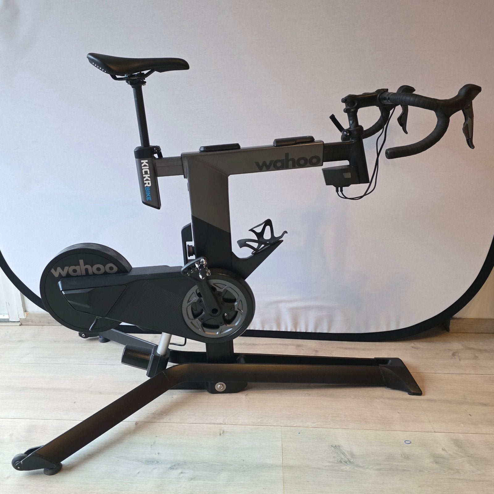 Wahoo KICKR BIKE V1 – Technisch uitstekend - Nette staat, Ophalen, Zo goed als nieuw, Overige typen