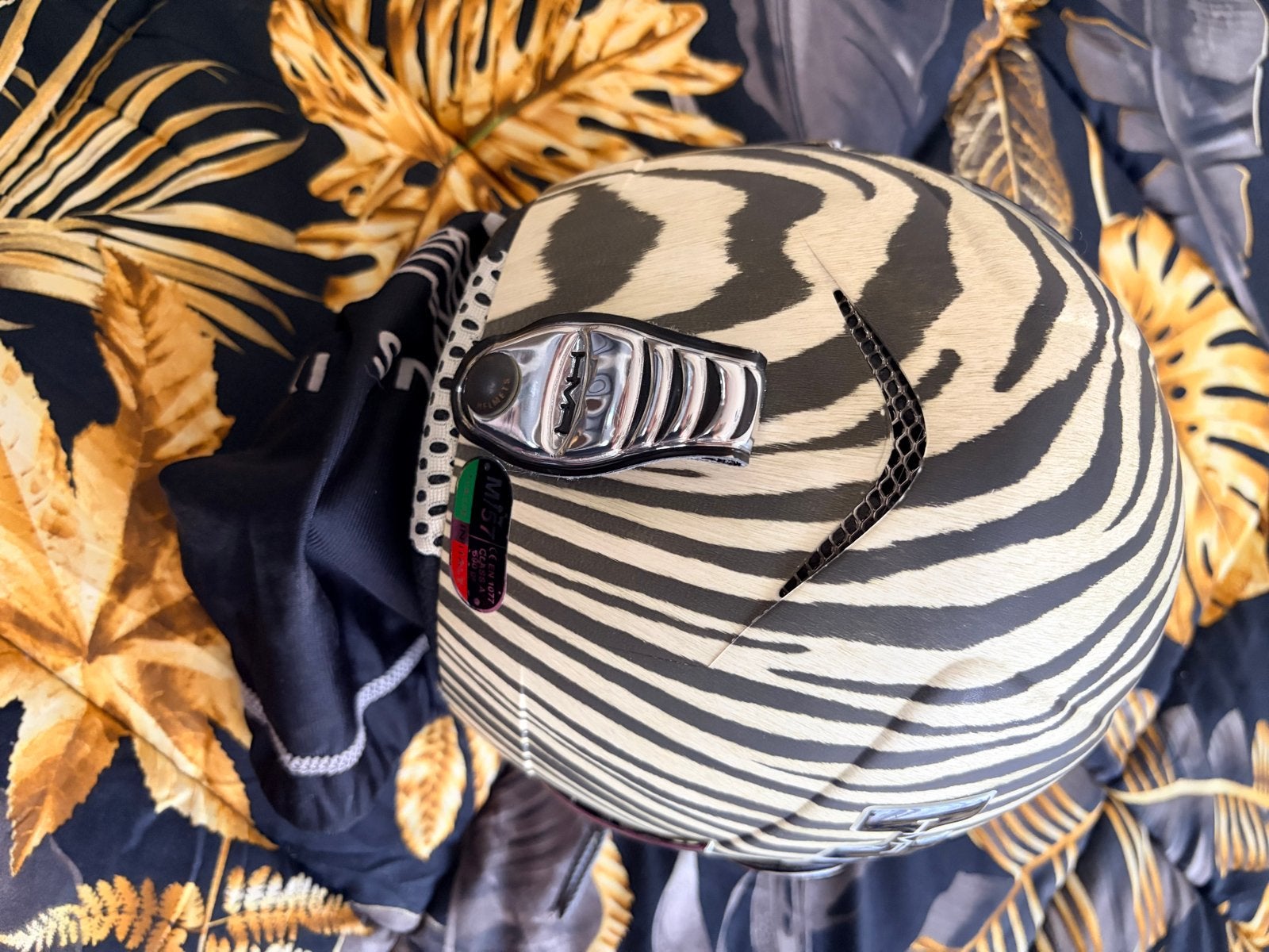 HVR H2 Skihelm Zebraprint - Zo goed als nieuw (dames, Ophalen, Zo goed als nieuw, Maat 38/40 (M), Overige typen